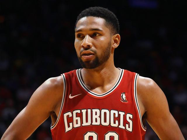 “九游app_ 历史回顾：NBA几十年来的十大经典封盖”，nba封面设计